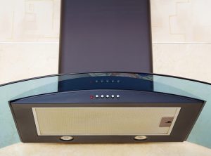 Scopri di più sull'articolo Cappa aspirante a parete rumorosa? Ecco come ridurre il rumore