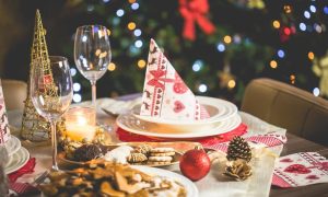 Scopri di più sull'articolo Tavola di Natale: come apparecchiare e quali colori scegliere