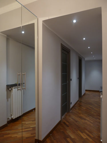 Controsoffitto in cartongesso nel corridoio