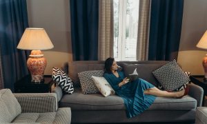 Scopri di più sull'articolo Cuscini d’arredo: dove e come posizionarli per personalizzare gli ambienti