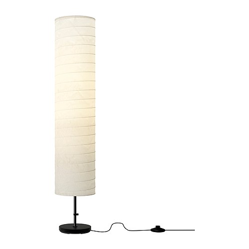 Scopri di più sull'articolo Lampade da terra Ikea: una luce soffusa per il soggiorno