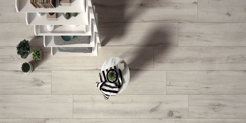 Scopri di più sull'articolo Pavimenti in ceramica effetto legno: perché sono differenti dai parquet?