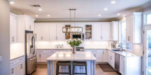 Scopri di più sull'articolo 9 consigli per pulire la cucina in legno senza danni