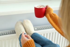 Scopri di più sull'articolo Riscaldare casa senza svuotare il portafoglio: strategie per risparmiare sul riscaldamento domestico