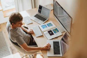 Scopri di più sull'articolo Scrivania per smart working: ecco la migliore per il tuo home office